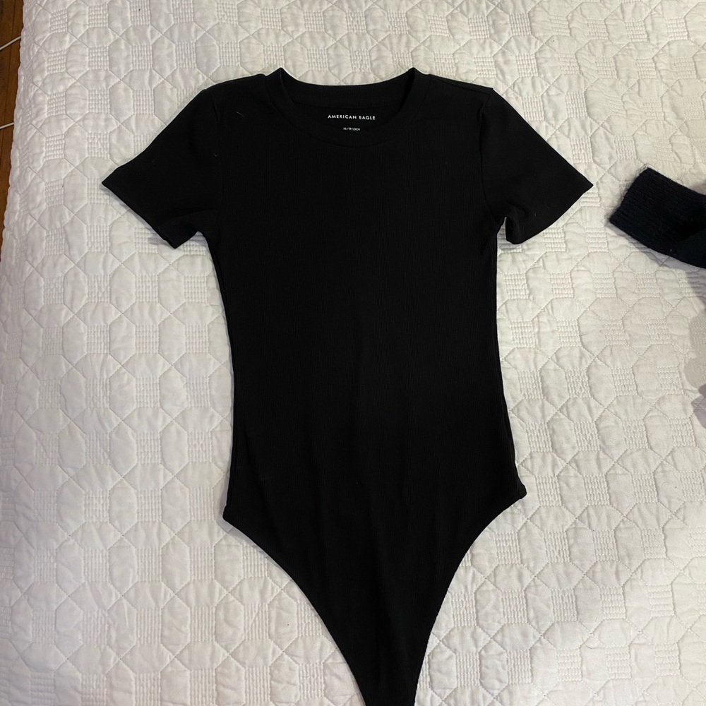 american eagle black tee bodysuit